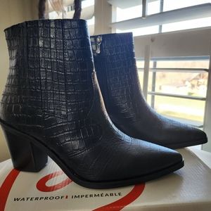 Blondo size 11 Black Croc waterproof booties. NWT